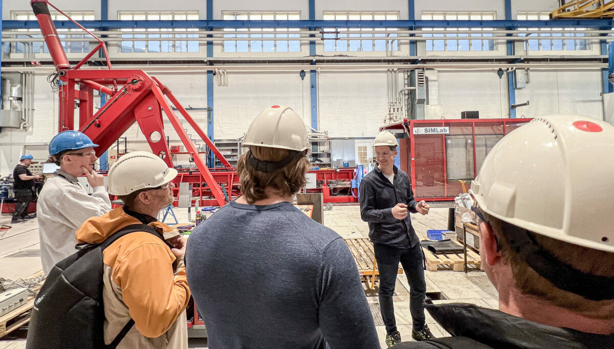 Forskerne har sparkemaskin: De krasjer i rekkverk for å teste hvor mye gamle broer tåler