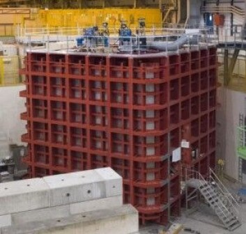 DUNE-prototypene er store dypfrysere spekket med elektronikk som kan fange opp spor etter nøytrinoer. (Foto: CERN) DUNE-prototypene er store dypfrysere spekket med elektronikk som kan fange opp spor etter nøytrinoer. (Foto: CERN)