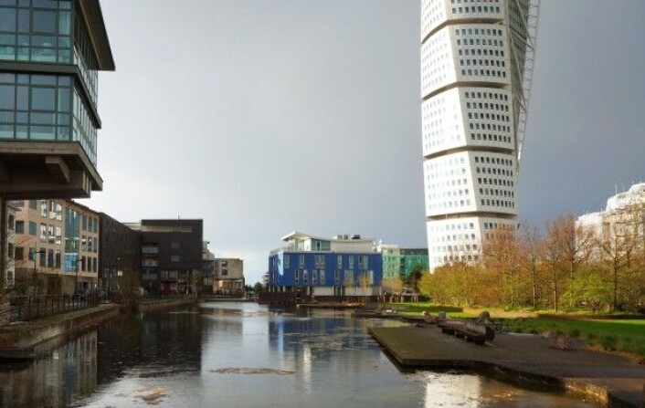 Til tross for at Västra hamnen i Malmö har blitt internasjonalt anerkjent som miljøfyrtårn er det materielle forbruket blant innbyggerne i bydelen langt større enn i Sverige forøvrig. (Foto: Helena Nordh) Til tross for at Västra hamnen i Malmö har blitt internasjonalt anerkjent som miljøfyrtårn er det materielle forbruket blant innbyggerne i bydelen langt større enn i Sverige forøvrig. (Foto: Helena Nordh)