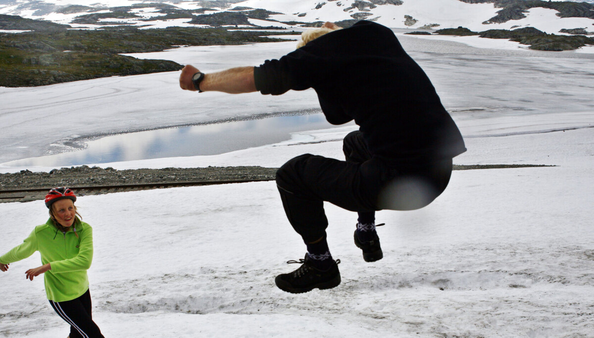 Å være sammen med andre er veldig viktig for å kjenne på positive følelser, ser forskere