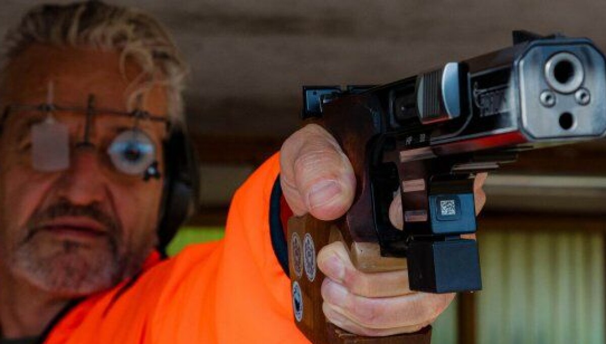 I virkeligheten ville filmheltene blitt hørselsskadet. Hvor går egentlig støygrensen for skytevåpen?