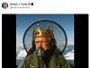 Skjermdump av et bilde av Donald Trump med krone, flyhjelm og maske foran et blått bakteppe.