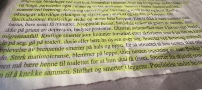 I innleggelseseprotokollen fra sykehuset står det blant annet at kvinnen hadde selvmordstanker på grunn av smerter, men ikke på grunn av depresjon. Mannen måtte bære henne på toalettet for at hun skulle få tisset, står det, blant annet. (Foto: Siw Ellen Jakobsen) I innleggelseseprotokollen fra sykehuset står det blant annet at kvinnen hadde selvmordstanker på grunn av smerter, men ikke på grunn av depresjon. Mannen måtte bære henne på toalettet for at hun skulle få tisset, står det, blant annet. (Foto: Siw Ellen Jakobsen)