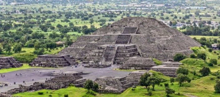 Ruinbyen Teotihuacán var for omkring 2000 år siden en av de største byene i verden. (Foto: Vadim Petrakov / Shutterstock / NTB scanpix) Ruinbyen Teotihuacán var for omkring 2000 år siden en av de største byene i verden. (Foto: Vadim Petrakov / Shutterstock / NTB scanpix)