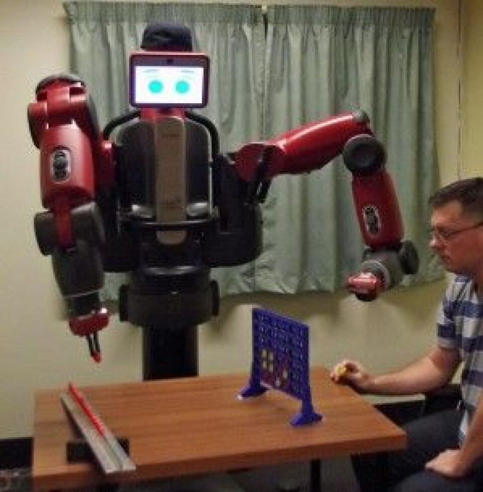 Deltakerne spilte fire på rad med roboten. Etterpå fikk de høre om roboten syntes det var gøy eller kjedelig å spille med dem. (Foto: Kyle Nash mfl 2018)