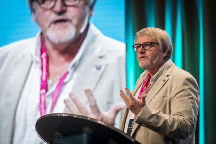 Professor Bernt Hagtvedt spurte blant annet om man kan forby meninger. Ville historien sett annerledes ut om Hitler hadde blitt forbudt i 1928? Er det mulig å si noe om hvilke meninger som kan true demokratiet før i ettertid? (Foto: Tor Farstad) Professor Bernt Hagtvedt spurte blant annet om man kan forby meninger. Ville historien sett annerledes ut om Hitler hadde blitt forbudt i 1928? Er det mulig å si noe om hvilke meninger som kan true demokratiet før i ettertid? (Foto: Tor Farstad)