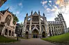 Westminster Abbey sett fra plassen foran, med gotisk fasade.