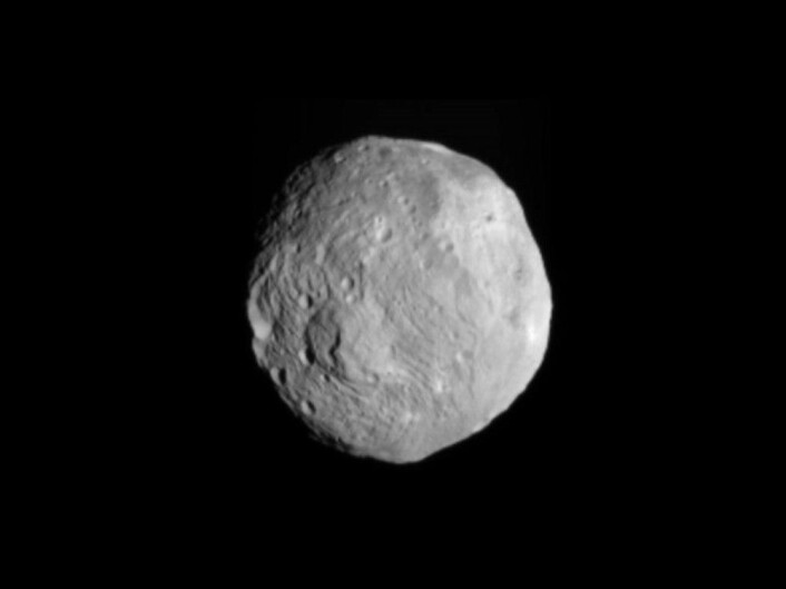 Asteroiden Vesta regnes som en protoplanet som aldri gjorde det til noe større. (Foto: Nasa/NTB scanpix) Asteroiden Vesta regnes som en protoplanet som aldri gjorde det til noe større. (Foto: Nasa/NTB scanpix)