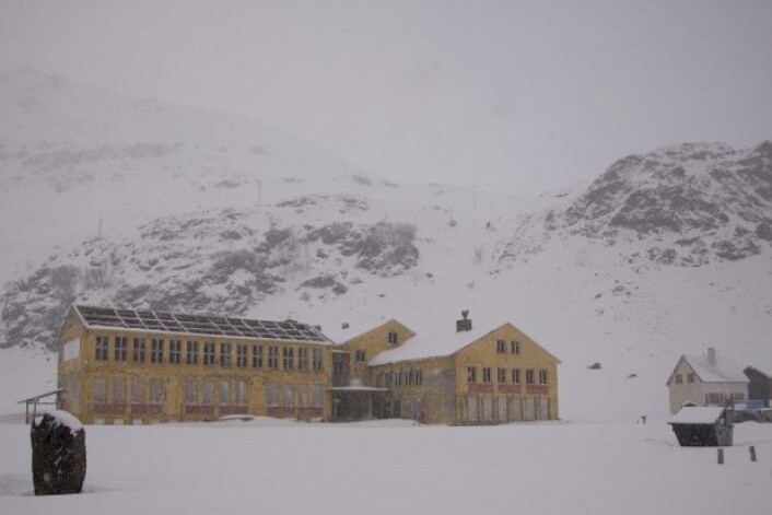 Sarnes internat ligger noen kilometer fra Honningsvåg sentrum i Finnmark. (Foto: Jørn Berger-Nyvoll) Sarnes internat ligger noen kilometer fra Honningsvåg sentrum i Finnmark. (Foto: Jørn Berger-Nyvoll)