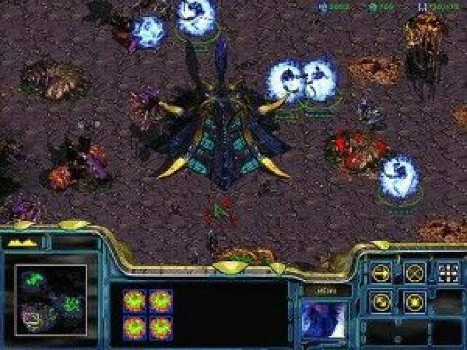 I dataspillet StarCraft utkjemper man kriger med andre raser i verdensrommet. Men store deler av slagmarken er skjult, og derfor må man vurdere nøye hva motstanderne egentlig planlegger. (Screenshot: Gorekun)
