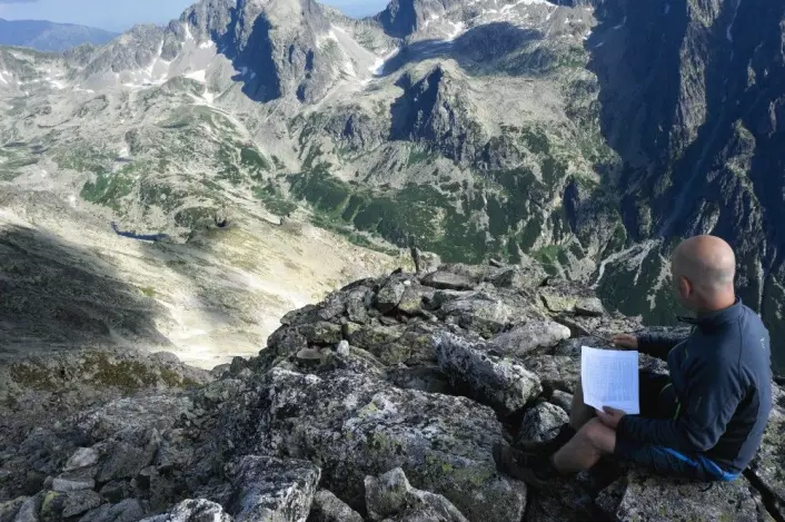 Her er fjellforskarane på ein topp i Tatrafjellene. (Foto: Siri Haugum)