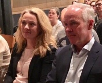 Arbeids- og sosialminister Anniken Haugli og utdannings- og integreringsminister Jan Tore Sanner måtte stå skolerett idag, da OECD la frem forslag til hva Norge bør gjøre bedre for å få flere unge i utdanning og arbeid. (Foto: Anne Lise Stranden/forskning.no) Arbeids- og sosialminister Anniken Haugli og utdannings- og integreringsminister Jan Tore Sanner måtte stå skolerett idag, da OECD la frem forslag til hva Norge bør gjøre bedre for å få flere unge i utdanning og arbeid. (Foto: Anne Lise Stranden/forskning.no)