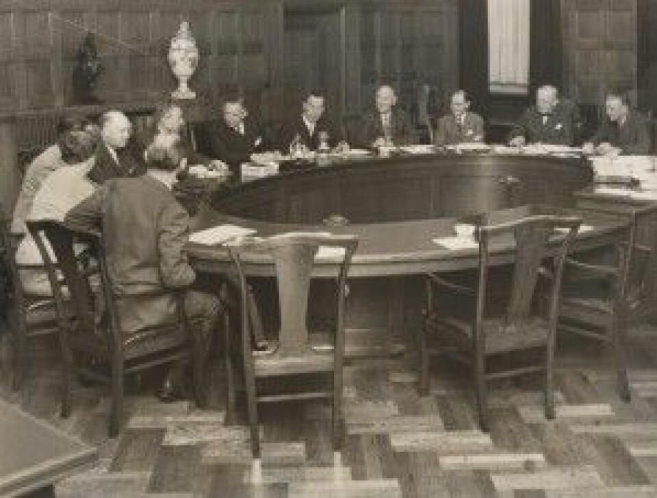 Fra forhandlinger mellom arbeidsmarkedets parter i 1959. (Foto: Janne Woldbye/Arbeidermuseets arkiv)