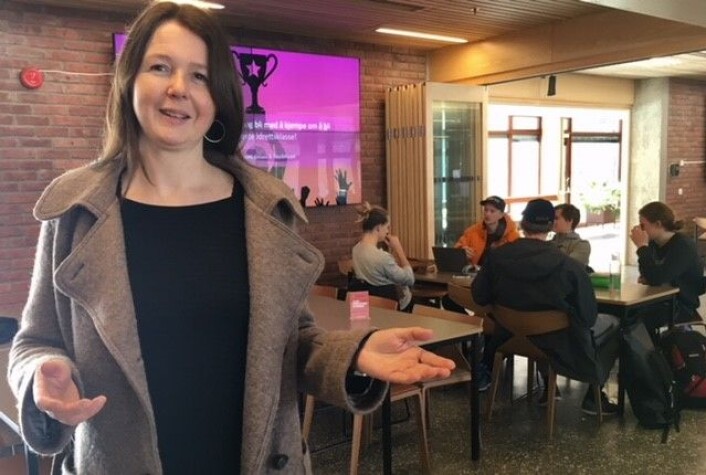 – Ungdom som driver idrett, sier det er utrolig viktig at foreldrene involverer seg, kjører og ser barna spille kamper, sier forsker Åse Strandbu ved Norges Idrettshøgskole. (Foto: Anne Lise Stranden/forskning.no) – Ungdom som driver idrett, sier det er utrolig viktig at foreldrene involverer seg, kjører og ser barna spille kamper, sier forsker Åse Strandbu ved Norges Idrettshøgskole. (Foto: Anne Lise Stranden/forskning.no)
