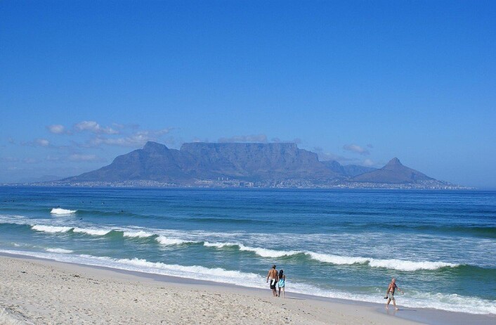 Table mountain sett fra en strand i Cape Town. (Foto: Danie van der Merwe/CC BY 2.0) Table mountain sett fra en strand i Cape Town. (Foto: Danie van der Merwe/CC BY 2.0)
