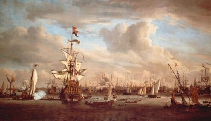 Nesten alt kobberet fra Røros gikk med skip til Amsterdam. Sannsynligvis tok turen rundt tre uker. I Amsterdam møttes kjøpere og selgere. I år 1700 malte den nederlandske maleren Willem van de Velde the Younger dette motivet fra en travel havn i Amsterdam. (Foto: Wikimedia Commons) Nesten alt kobberet fra Røros gikk med skip til Amsterdam. Sannsynligvis tok turen rundt tre uker. I Amsterdam møttes kjøpere og selgere. I år 1700 malte den nederlandske maleren Willem van de Velde the Younger dette motivet fra en travel havn i Amsterdam. (Foto: Wikimedia Commons)