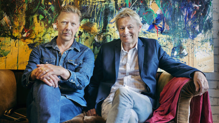 De to svenske kunstnerne Mikael Persbrandt (skuespiller og maler) og Lars Lerin (akvarellmaler og tv-personlighet) har begge fortalt om sine psykiske vansker. Møtet mellom de to i SVT sin populære tv-serie der Lerin møter andre kunstnere, førte til at Persbrandt stilte ut maleriene sine i Lerins galleri Sandgrund i Karlstad. (Foto: Josefin Mirsch/Mexico Media/SVT pressefoto) De to svenske kunstnerne Mikael Persbrandt (skuespiller og maler) og Lars Lerin (akvarellmaler og tv-personlighet) har begge fortalt om sine psykiske vansker. Møtet mellom de to i SVT sin populære tv-serie der Lerin møter andre kunstnere, førte til at Persbrandt stilte ut maleriene sine i Lerins galleri Sandgrund i Karlstad. (Foto: Josefin Mirsch/Mexico Media/SVT pressefoto)