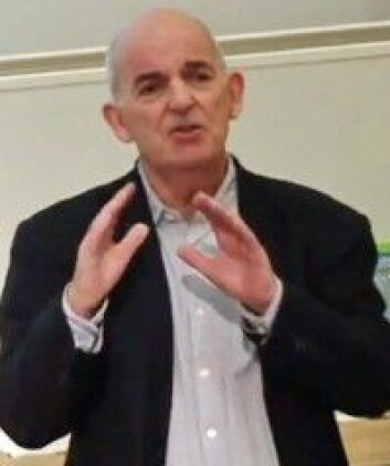 På tide å tenke litt utopisk for å løse flyktningkrisen, mener britiske Nicholas Van Hear. (Foto: Fafo, stillbilde fra videopptak av seminaret) På tide å tenke litt utopisk for å løse flyktningkrisen, mener britiske Nicholas Van Hear. (Foto: Fafo, stillbilde fra videopptak av seminaret)
