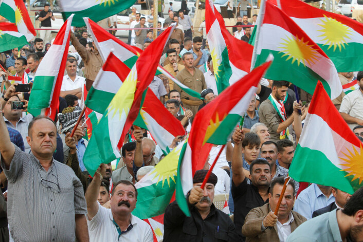Kurdere på valgmøte før folkeavstemningen i Kurdistan 25. september i fjor, som ga et klart flertall for løsrivelse fra Irak. Kort tid etter avstemningen invaderte irakiske styrker deler av Kurdistan og tok fra kurderne millionbyen Kirkuk og viktige oljefelter. Dlawer Ala’Aldeen er kritisk til hvordan kurdiske politikere gikk fram og hvordan det hele ble til en fiasko for kurderne. (Foto: Ako Rasheed/Reuters/Scanpix) Kurdere på valgmøte før folkeavstemningen i Kurdistan 25. september i fjor, som ga et klart flertall for løsrivelse fra Irak. Kort tid etter avstemningen invaderte irakiske styrker deler av Kurdistan og tok fra kurderne millionbyen Kirkuk og viktige oljefelter. Dlawer Ala’Aldeen er kritisk til hvordan kurdiske politikere gikk fram og hvordan det hele ble til en fiasko for kurderne. (Foto: Ako Rasheed/Reuters/Scanpix)