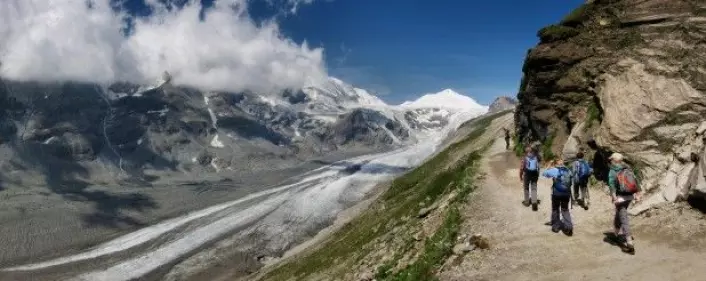 Hvert år besøker mer enn 800 000 turister Pasterze-isbreen i de østerrikske Alpene. Men hva skjer når det ikke lenger er en isbre å se? (Foto: Remigiusz / Shutterstock / NTB scanpix)