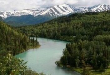 Kommersielt fisker og sportsfiske i Kenai-elven i Alaska er en millionindustri og den viktigste inntektskilden for mange av de som bor i staten. Men det er truet når isbreene forsvinner. (Foto: Wikipedia) Kommersielt fisker og sportsfiske i Kenai-elven i Alaska er en millionindustri og den viktigste inntektskilden for mange av de som bor i staten. Men det er truet når isbreene forsvinner. (Foto: Wikipedia)