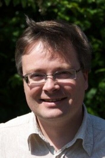 Håkon Dahle ved Institutt for astrofysikk ved UiO tviler på at det er utenomjordiske som står bak signalene. Håkon Dahle ved Institutt for astrofysikk ved UiO tviler på at det er utenomjordiske som står bak signalene.