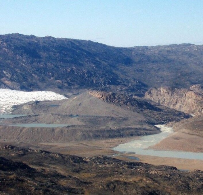 Hoveddelen av strømningen fra det 6500 km<sup>2</sup> store Tasersiaq-bassenget i Sørvest-Grønland er smeltevann fra innlandsisen. Derfor viser målinger av strømningen hvor mye smelting det har vært fra isen. (Foto: Andres Ahlstrøm/GEUS) Hoveddelen av strømningen fra det 6500 km<sup>2</sup> store Tasersiaq-bassenget i Sørvest-Grønland er smeltevann fra innlandsisen. Derfor viser målinger av strømningen hvor mye smelting det har vært fra isen. (Foto: Andres Ahlstrøm/GEUS)