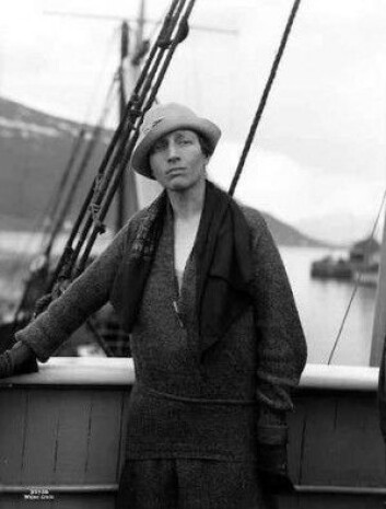 Louise Boyd var en amerikansk eventyrer. Hun utforskert Grønland og de arktiske områdene og skrev flittig om oppdagelsene sine. I 1955 ble hun den første kvinnen som fløy over Nordpolen. I den nye studien er flere av bildene hennes fra overflyvning av Grønland blitt brukt til å kartlegge hvordan isbreene har utviklet seg. (Foto: Anders Beer Wilse) Louise Boyd var en amerikansk eventyrer. Hun utforskert Grønland og de arktiske områdene og skrev flittig om oppdagelsene sine. I 1955 ble hun den første kvinnen som fløy over Nordpolen. I den nye studien er flere av bildene hennes fra overflyvning av Grønland blitt brukt til å kartlegge hvordan isbreene har utviklet seg. (Foto: Anders Beer Wilse)