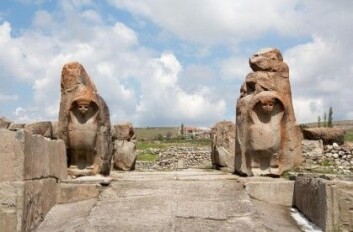 I en utgraving som kalles Alaca Höyük i Tyrkia (bildet) er et om lag 4500 år gammel dolk med jern funnet – et av de tidligste eksemplene på bruken av jern. Jernet kommer fra rommet, viser den nye studien. I Alaca Höyük bodde oldtidsfolket hettitter. (Foto: Bernard Gagnon) I en utgraving som kalles Alaca Höyük i Tyrkia (bildet) er et om lag 4500 år gammel dolk med jern funnet – et av de tidligste eksemplene på bruken av jern. Jernet kommer fra rommet, viser den nye studien. I Alaca Höyük bodde oldtidsfolket hettitter. (Foto: Bernard Gagnon)