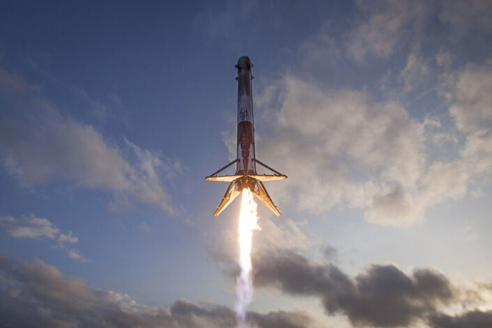 Et førstetrinn til SpaceX Falcon-9 myklander for andre gang etter gjenbruk. (Foto: SpaceX) Et førstetrinn til SpaceX Falcon-9 myklander for andre gang etter gjenbruk. (Foto: SpaceX)