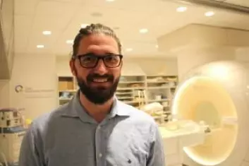 Endre Grøvik – her i et av MR-rommene på Rikshospitalet – håper metoden Split Dynamic MRI snart kan tas i bruk sånn at nøyaktigheten ved diagnostisering av bryst- og endetarmskreft kan økes. (Foto: Dag Inge Danielsen)