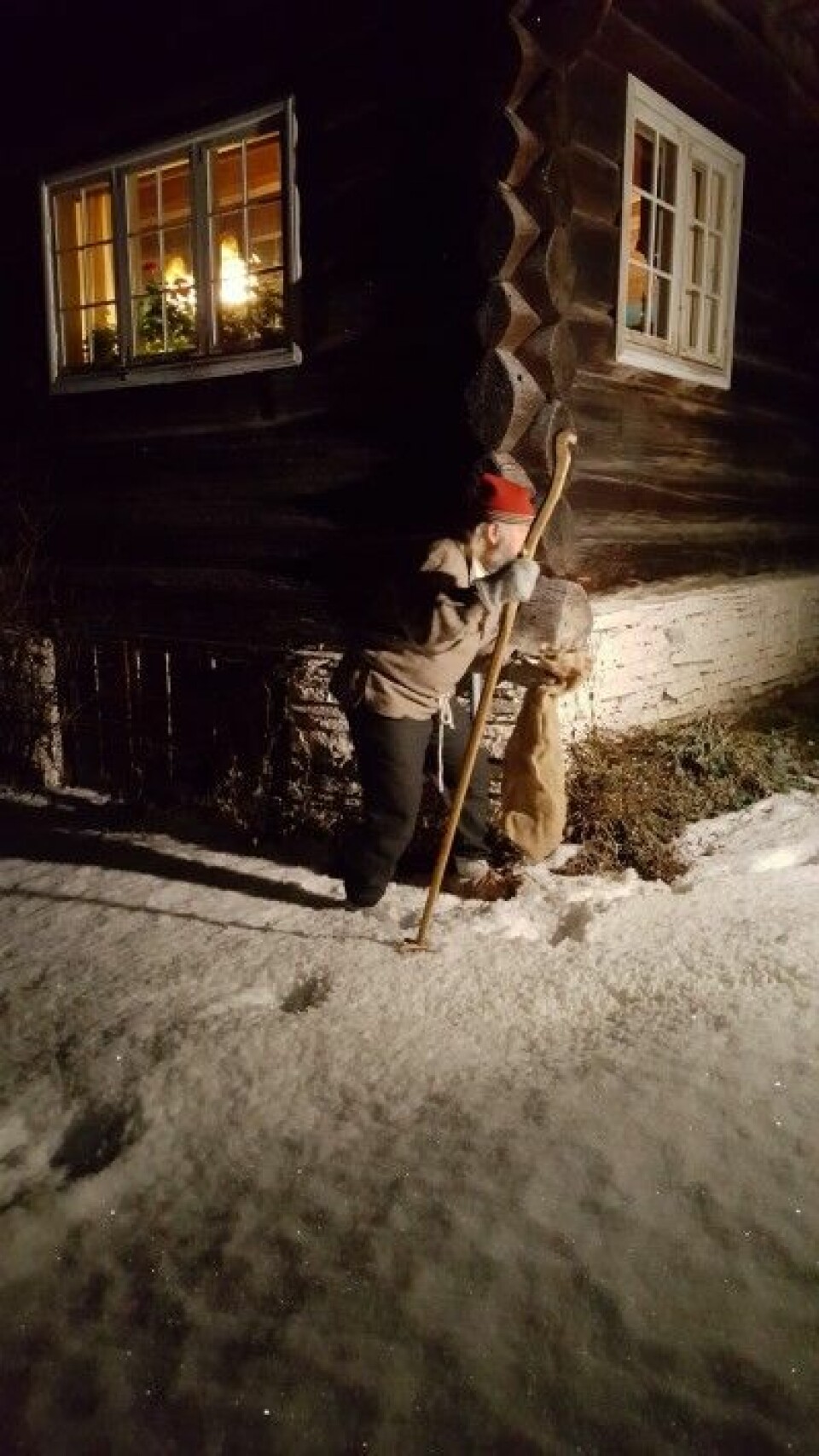 Å skremme unger med julebukken eller andre skumle skikkelser som kunne luske rundt husene rundt juletider, var en del av pedagogikken i Norge før. (Foto: Ole Jonny Bekkemellem)