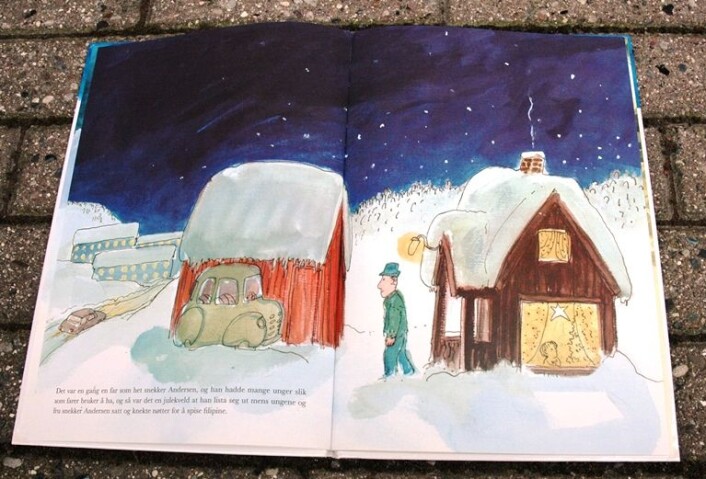 I et gult vindu ser et barn med et undrende blikk på adventstjernen, som er modellert etter betlehemsstjernen. Det er Hans Normann Dahls som har tegnet fortellingen om Snekker Andersen og Julenissen. (Foto: Høgskolen i Oslo og Akserhus / Gyldendal) I et gult vindu ser et barn med et undrende blikk på adventstjernen, som er modellert etter betlehemsstjernen. Det er Hans Normann Dahls som har tegnet fortellingen om Snekker Andersen og Julenissen. (Foto: Høgskolen i Oslo og Akserhus / Gyldendal)