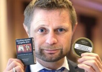 Da snusprodusenten Swedish Match tapte saken i Oslo byfogdembete i november slo helseminister Bent Høie fast at standardiserte tobakkspakninger vil redusere pakningsdesignens reklameeffekt på unge. Han viste til at økningen i snusbruk blant unge kom etter at industrien begynte med snusbokser med ny design og nye farger. (Foto: Lise Åserud / NTB scanpix) Da snusprodusenten Swedish Match tapte saken i Oslo byfogdembete i november slo helseminister Bent Høie fast at standardiserte tobakkspakninger vil redusere pakningsdesignens reklameeffekt på unge. Han viste til at økningen i snusbruk blant unge kom etter at industrien begynte med snusbokser med ny design og nye farger. (Foto: Lise Åserud / NTB scanpix)