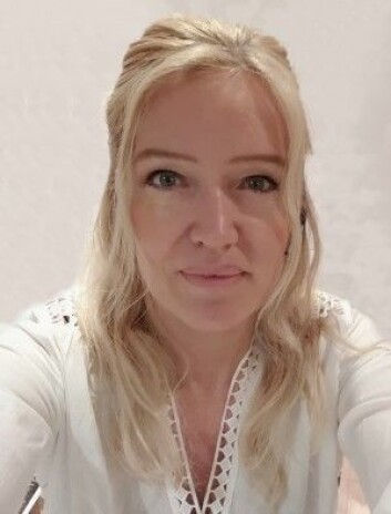 Kathrine Daniloff hadde en ubehagelig opplevelse med en vesentlig eldre mann som hadde drukket for mye alkohol på sitt første julebord. I voksen alder har hun selv sluttet å drikke alkohol. – Du blir sett på som litt rar, mener hun. (Foto: Privat) Kathrine Daniloff hadde en ubehagelig opplevelse med en vesentlig eldre mann som hadde drukket for mye alkohol på sitt første julebord. I voksen alder har hun selv sluttet å drikke alkohol. – Du blir sett på som litt rar, mener hun. (Foto: Privat)