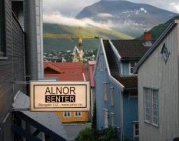 Alnor-moskéen i Tromsø skal være verdens nordligste moské. Når fastemåneden Ramadan er om vinteren og muslimer skal faste fra soloppgang til solnedgang, blir det vanskelig. Løsningen muslimer i Nord-Norge bruker er å følge fastetidene i Mekka, ifølge NRK Troms. (Foto: Osopolar/Wikimedia Commons) Alnor-moskéen i Tromsø skal være verdens nordligste moské. Når fastemåneden Ramadan er om vinteren og muslimer skal faste fra soloppgang til solnedgang, blir det vanskelig. Løsningen muslimer i Nord-Norge bruker er å følge fastetidene i Mekka, ifølge NRK Troms. (Foto: Osopolar/Wikimedia Commons)