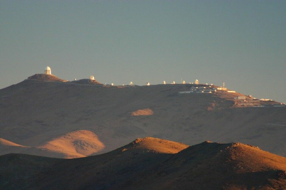 Planetjegerinstrumentet HARPS er installert på ESOs 3,6 meters teleskop på La Silla-observatoriet i Chiles ørken – lengst til venstre i bildet. (Foto: Cfoellmi~commonswiki, CC SA 3.0)