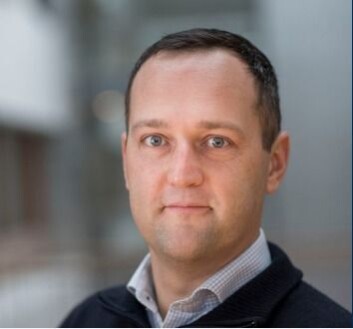 - Myndiggjørende lederskap, spesielt ved å gi de ansatte autonomi til å styre egen arbeidsdag, har vist seg å øke de ansattes proaktivitet, professor Miha Skervalaj ved Handelshøyskolen BI. (Foto: BI) - Myndiggjørende lederskap, spesielt ved å gi de ansatte autonomi til å styre egen arbeidsdag, har vist seg å øke de ansattes proaktivitet, professor Miha Skervalaj ved Handelshøyskolen BI. (Foto: BI)