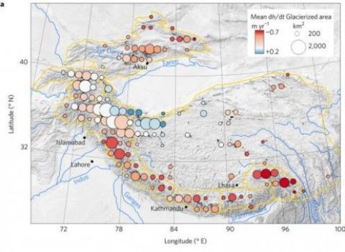 En av figurene hvor forskerne viser utviklingen av breene i Høyfjells-Asia. Fargene viser hvor breene minsker mest (rødt), samt et lite område hvor det er en svak økning i bremengde (blått). (Kilde: Nature Geoscience) En av figurene hvor forskerne viser utviklingen av breene i Høyfjells-Asia. Fargene viser hvor breene minsker mest (rødt), samt et lite område hvor det er en svak økning i bremengde (blått). (Kilde: Nature Geoscience)