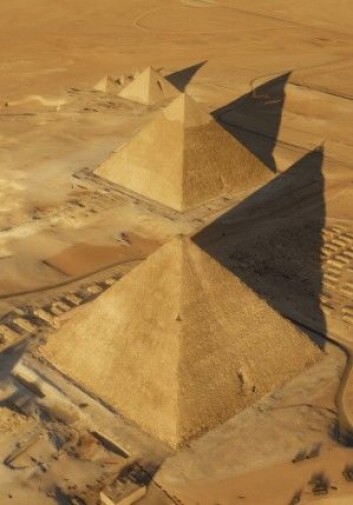 Kheopspyramiden er den største pyramiden i Giza. Litt av toppen har ramlet av, men bygget rager fortsatt 139 meter i været. (Foto: ScanPyramids mission) Kheopspyramiden er den største pyramiden i Giza. Litt av toppen har ramlet av, men bygget rager fortsatt 139 meter i været. (Foto: ScanPyramids mission)