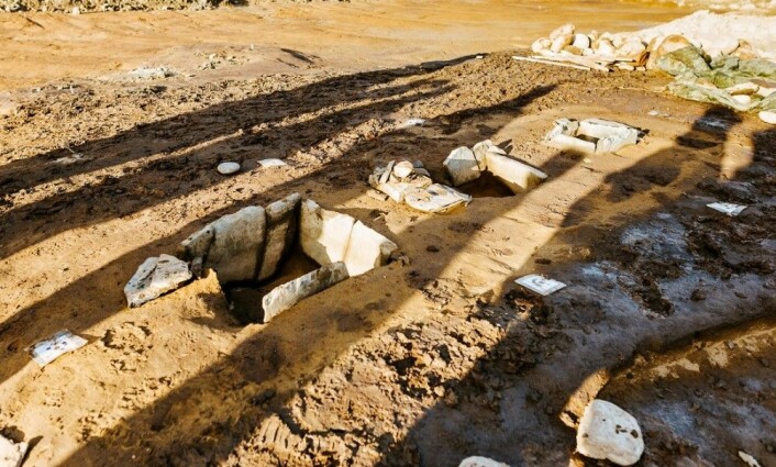 Tre mindre, tidstypiske steinkamre som ble brukt til å gravlegge folk. (Foto: Julie Gloppe Solem, NTNU)