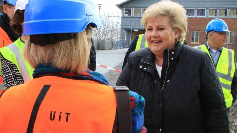 FORTSATT SJEFEN: Nylig valgte det norske folk Erna Solberg (H) som statsminister i fire nye år. Her fra da hun besøkte UiT Norges arktiske universitet i mai. (Foto: Karine Nigar Aarskog)