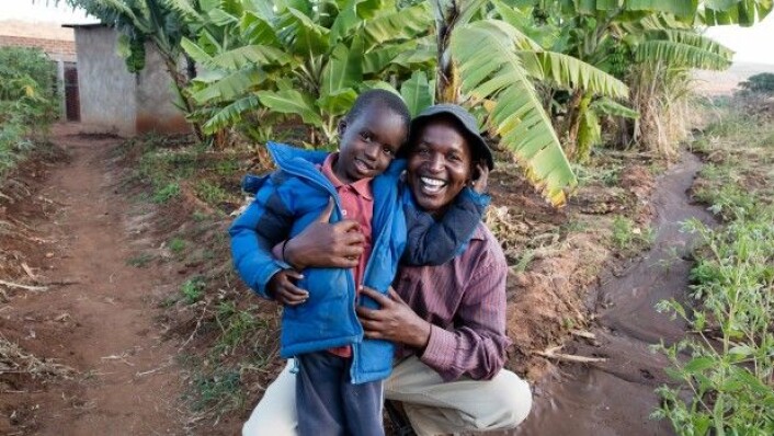 <br>Elias Kalumbwa opprettholder tradisjonelt sonjo-levesett med dyrking av jorda. (Foto: Per Harald Olsen/NTNU) <br>Elias Kalumbwa opprettholder tradisjonelt sonjo-levesett med dyrking av jorda. (Foto: Per Harald Olsen/NTNU)