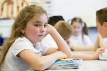 Barna klarer seg ikke dårligere fordi de er mindre intelligente, men kanskje fordi de ikke har den samme tradisjonen for lesning hjemme. (Foto: DGLimages / Shutterstock / NTB scanpix)