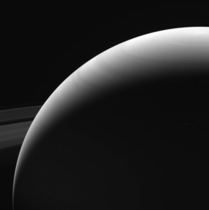 Dette bildet fra 13. september viser et av de siste portrettene Cassini tok av selve Saturn. Bildet viser Saturns nordlige halvkule. (Foto: Nasa) Dette bildet fra 13. september viser et av de siste portrettene Cassini tok av selve Saturn. Bildet viser Saturns nordlige halvkule. (Foto: Nasa)