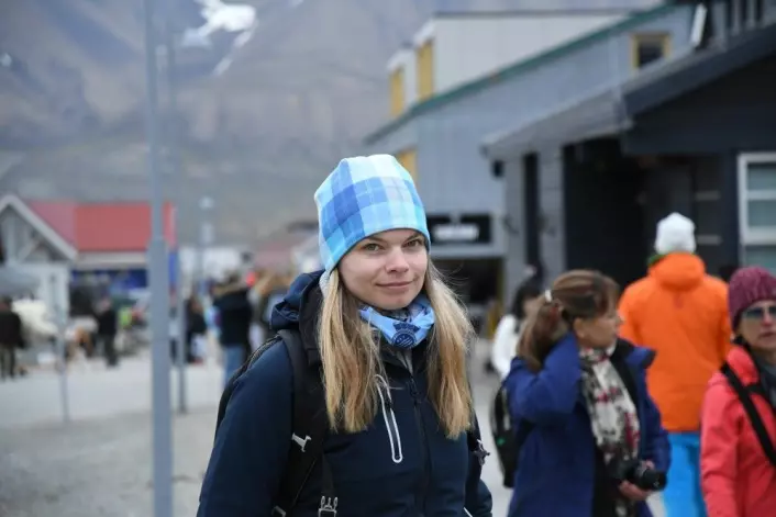 Forsker Julia Olsen i Longyearbyen. (Foto: Thoralf Fagertun)