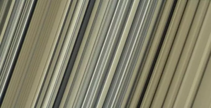 Fargebildene her har den høyeste oppløsningen som noensinne er tatt av Saturns ringer. (Foto: Nasa/JPL-Caltech/Space Science Institute)