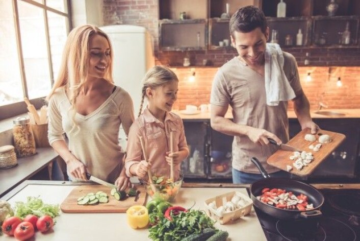 Det er mange fordeler ved å spise sunt – blant annet et lengre liv, ser det ut til. (Foto: George Rudy / Shutterstock / NTB scanpix) Det er mange fordeler ved å spise sunt – blant annet et lengre liv, ser det ut til. (Foto: George Rudy / Shutterstock / NTB scanpix)
