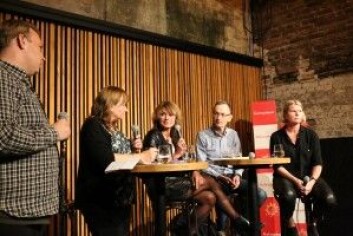 Det ble til tider hett da forskning.no inviterte noen av Norges fremste forskere på fedme og overvekt til debatt. Fra venstre: Bjørnar Kjensli, Nina Kristiansen, Jorunn Kaiander Sundgot-Borgen, Jøran Hjelmesæth og Gro Rugseth. (Foto: Sidsel Flock Bachmann / Forskningsdagene) Det ble til tider hett da forskning.no inviterte noen av Norges fremste forskere på fedme og overvekt til debatt. Fra venstre: Bjørnar Kjensli, Nina Kristiansen, Jorunn Kaiander Sundgot-Borgen, Jøran Hjelmesæth og Gro Rugseth. (Foto: Sidsel Flock Bachmann / Forskningsdagene)