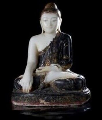 Denne Buddha-skulpturen ble forsøkt ulovlig innført til Norge i 2011. I sommer leverte utenriksminister Børge Brende skulpturen tilbake til Myanmar hvor den opprinnelig ble stjålet. (Foto: ©Kulturhistorisk museum, UiO/Ellen C. Holte) Denne Buddha-skulpturen ble forsøkt ulovlig innført til Norge i 2011. I sommer leverte utenriksminister Børge Brende skulpturen tilbake til Myanmar hvor den opprinnelig ble stjålet. (Foto: ©Kulturhistorisk museum, UiO/Ellen C. Holte)